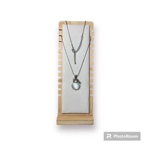 EUC Silver tone Cats Eye Pendant Necklace